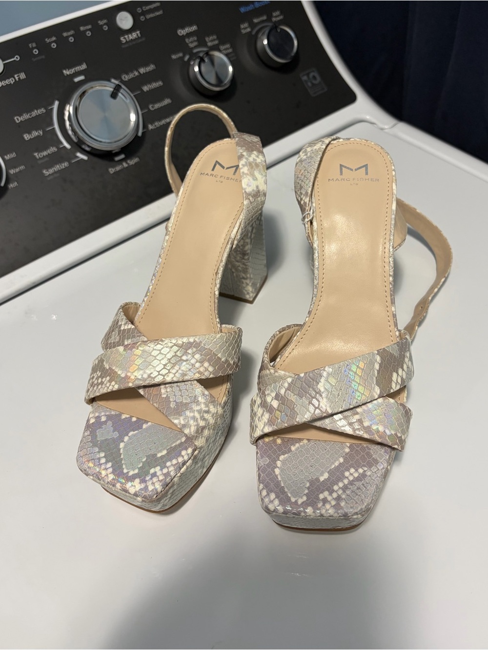 Marc Fisher LTD Faril Chunky Cream Pearl Snakeskin Heels Size 9